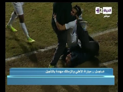 لاعب يوقع مدربه أرضًا في مباراة إنبي والشرطة