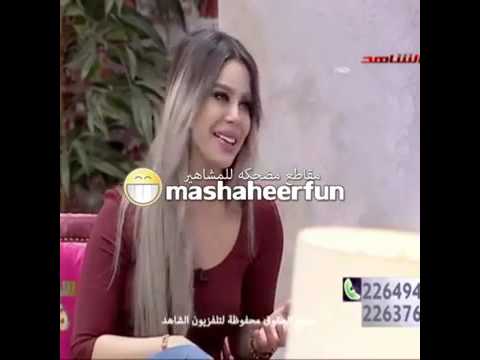 شاهد مذيعة تحرج ضيفتها بسبب صوتها