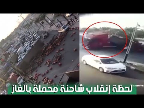 شاهد لحظة إنقلاب شاحنة في جازان