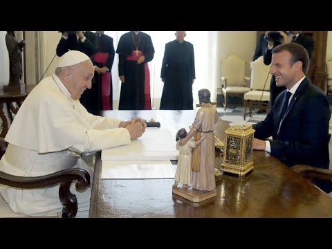 ماكرون في الفاتيكان للقاء البابا فرنسيس