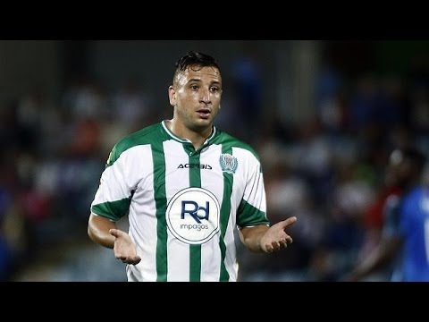 لاعب قرطبة يسجل في مرماه هدف رائع بطريق الخطأ