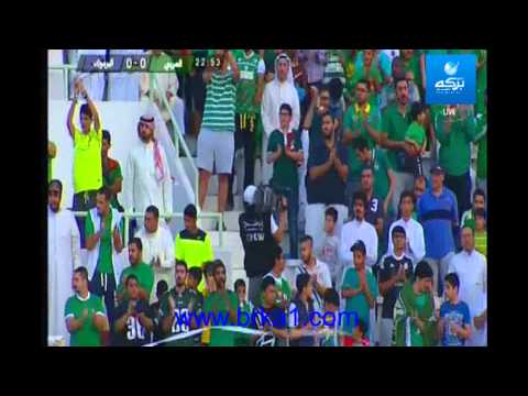 شاهد جمهور العربي يصفق للاعب الراحل سمير سعيد