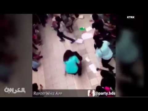 بالفيديو طالب يرقص وسط معركة بين 4 طالبات
