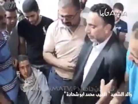 شاهد لحظات وداع مؤثرة بين والد الشهيد أبو شحادة وابنه