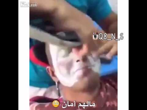 بالفيديو سلوك سيء لـحلاق مع أحد زبائنه