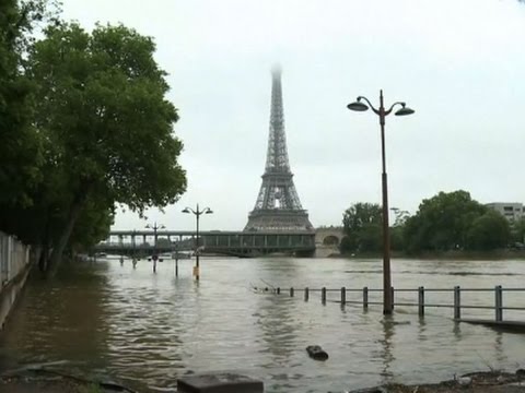 raw louvre scrambles to protect art from floods