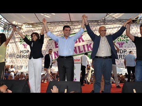 turkeys kurdish hdp needs 10 of votes