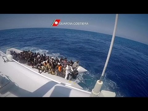 1200 migrants arrive in sicily rescued in mediterranean