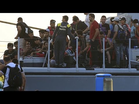 sicily receives hundreds of migrants rescued