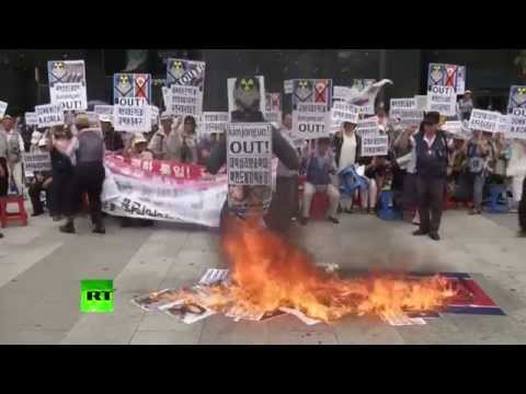 south korean protesters burn portraits of kim jongun