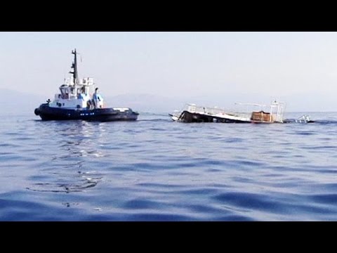 migrant boat capsizes near turkey