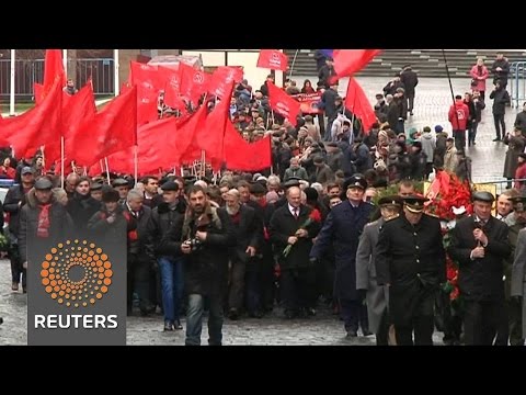 russian communists celebrate late soviet leader