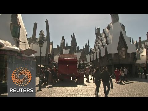 universal la theme park hopes fans buy into new harry potter world