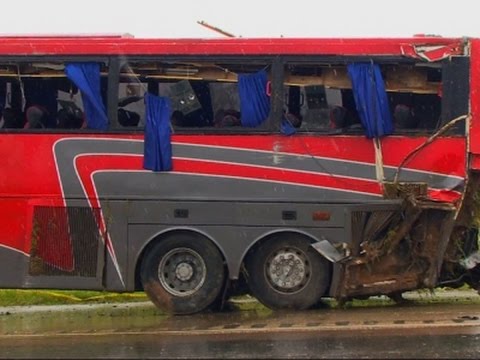 raw charter bus crash kills 8 in south texas