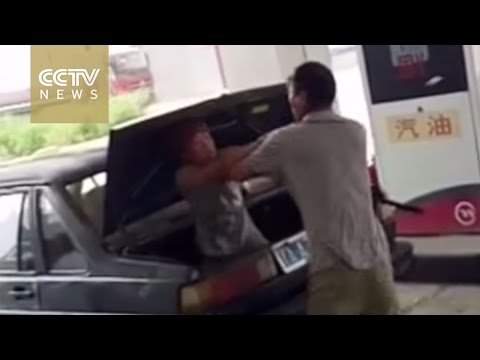 chinese man stuffs wife in car trunk amid apathetic bystanders