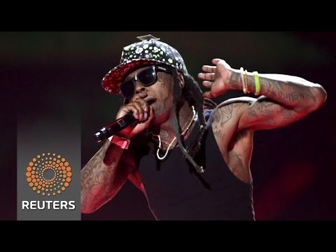 lil wayne suffers minor seizure