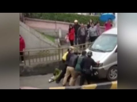 sliding car to save faint woman in s china