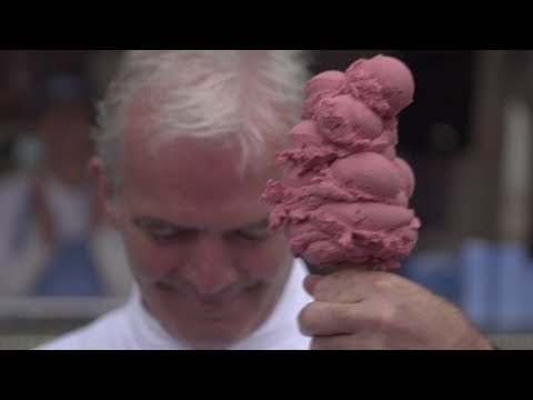 italian gelato maker try to scoop