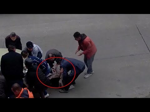 woman rescued by pedestrians