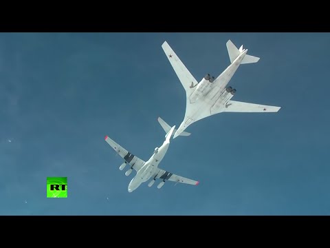 russian tu160 ‘blackjack’ strategic bomber refuels